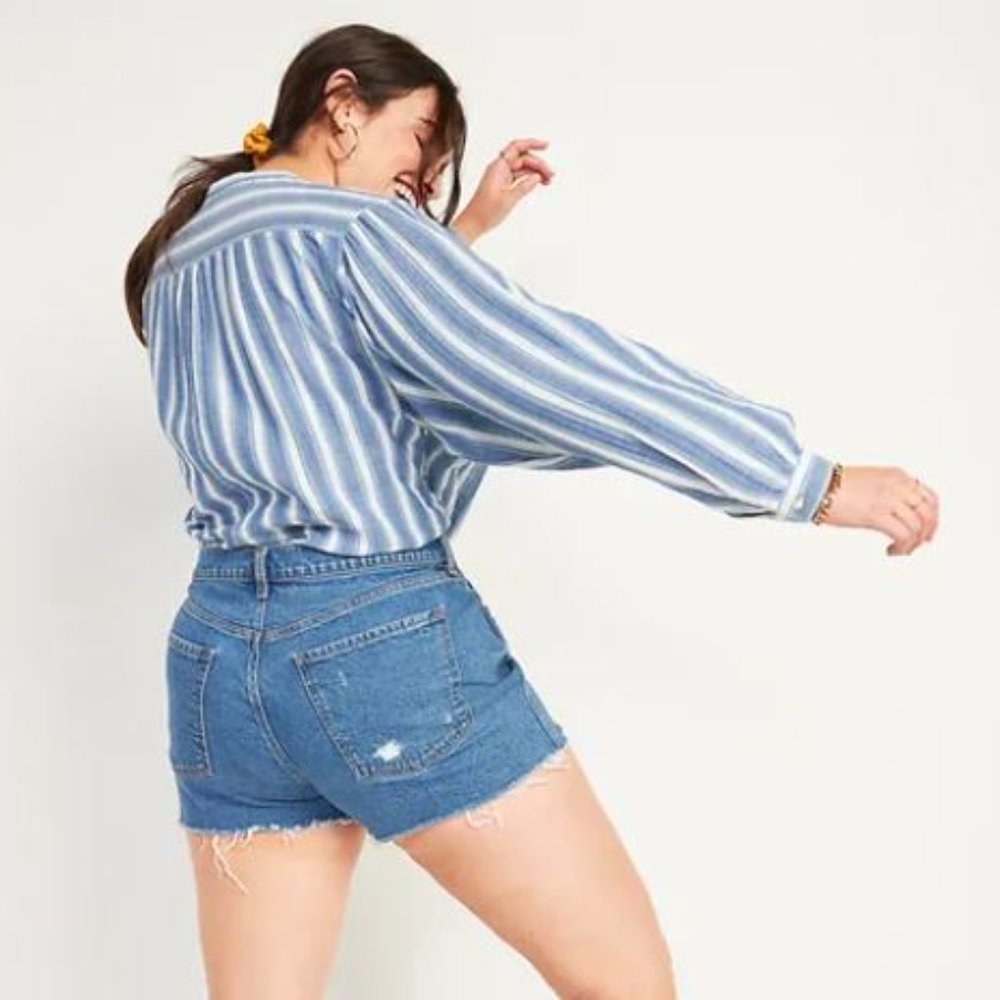 New Old Navy Mid-Rise Ripped Cut-Off Boyfriend Jean Shorts for Women Size 2 - Picture 3 of 8